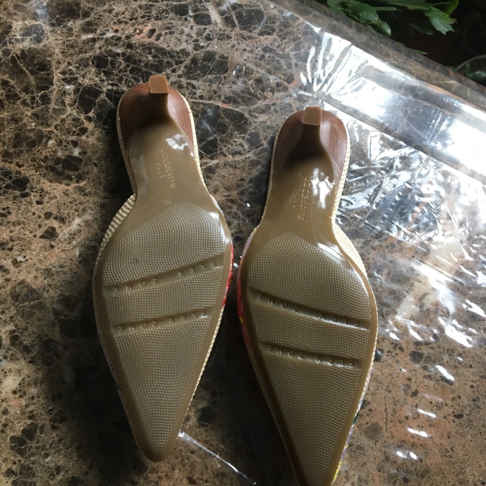 Shoes - Picture 4 of 5